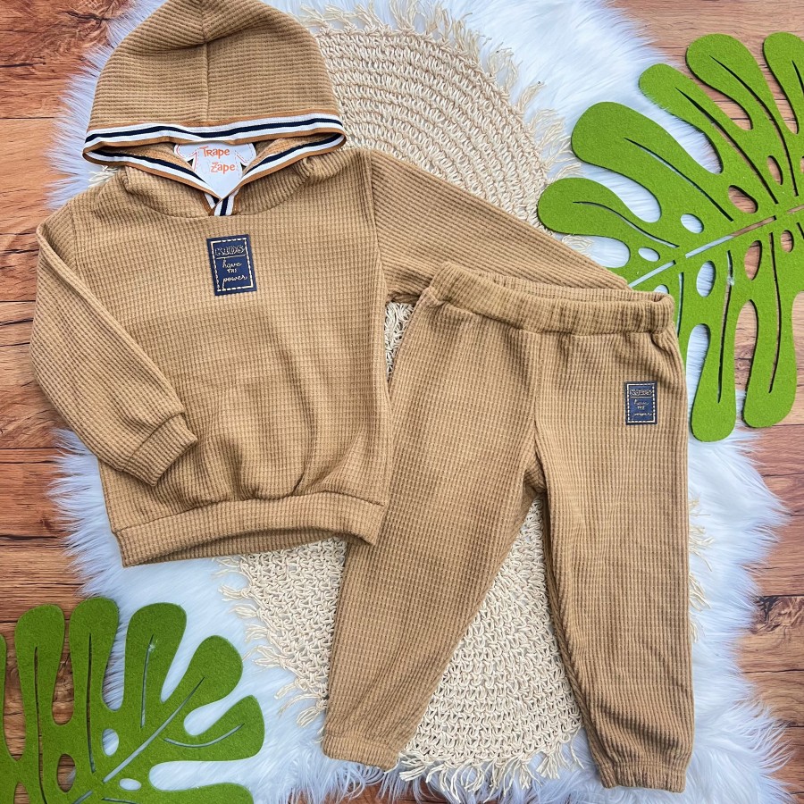 Conj. Casaco com Capuz Have This Power e Calça em Malha Wafle - Caramelo